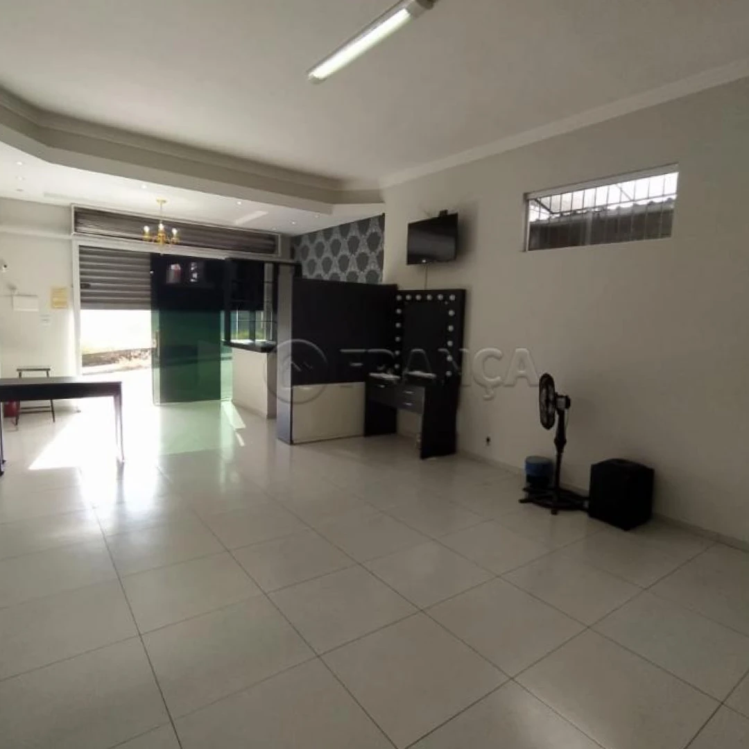 Ponto Comercial – 300m² – Centro – São Benedito – Ceará